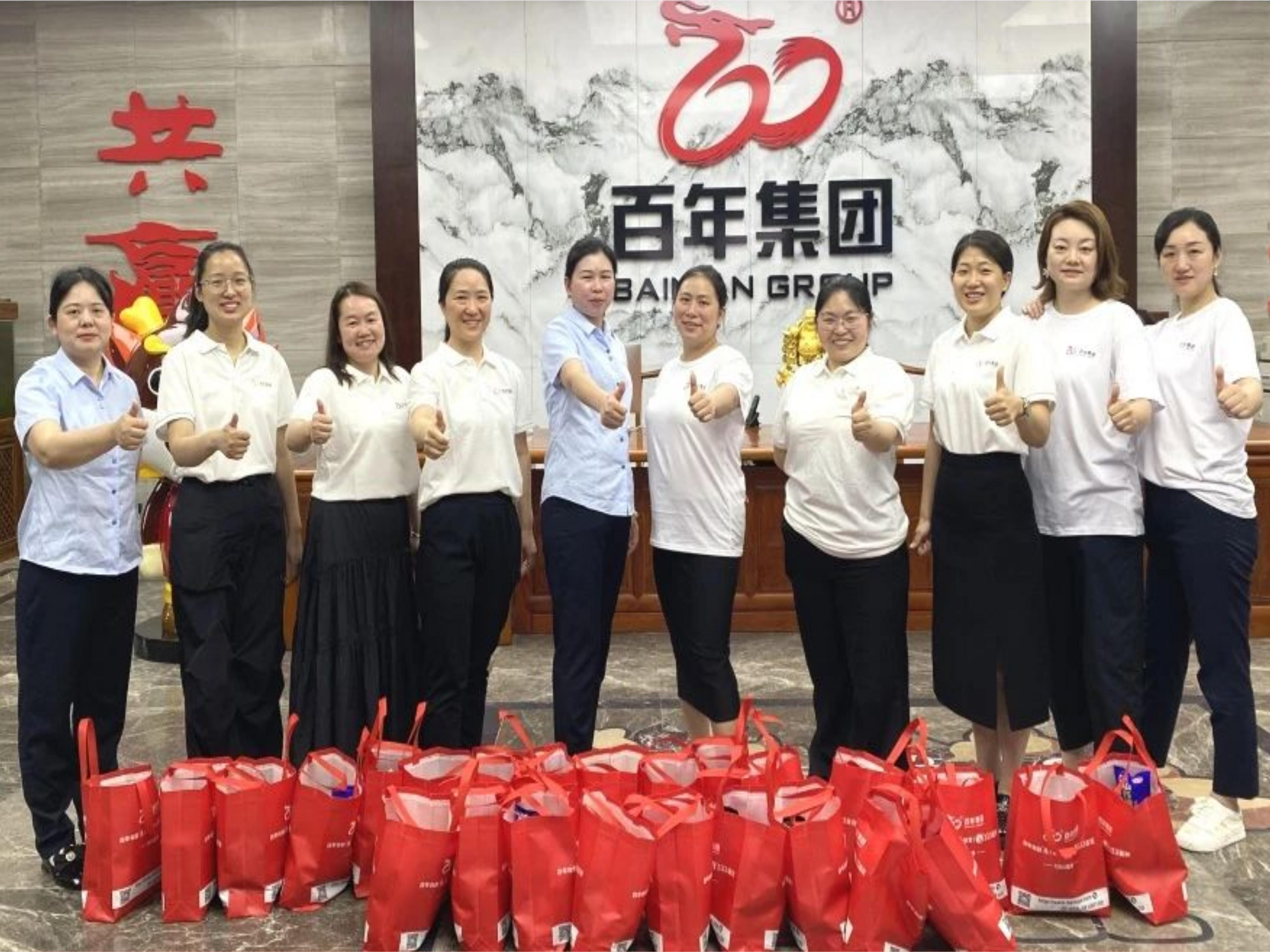 尊时凯龙人生就博集团为员工子女发放“六一”礼物，