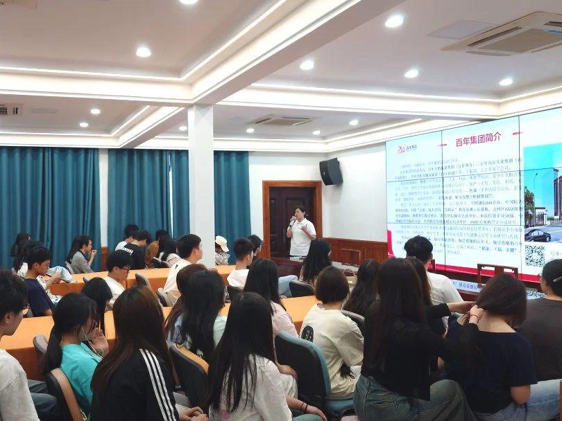 重庆信息技术职业学院大一学生参访尊时凯龙人生就博